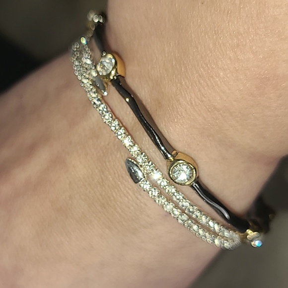 2 Bracelets - Picture 1 of 6